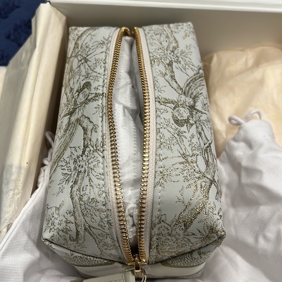 Christian Dior Diortravel Beauty Pouch - Picture 5 of 14